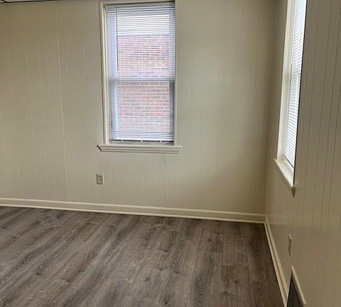 5th image of 1854 Campbell St