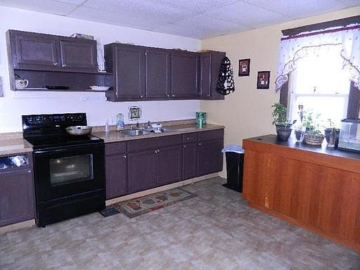 3rd image of 3164 W 92nd St