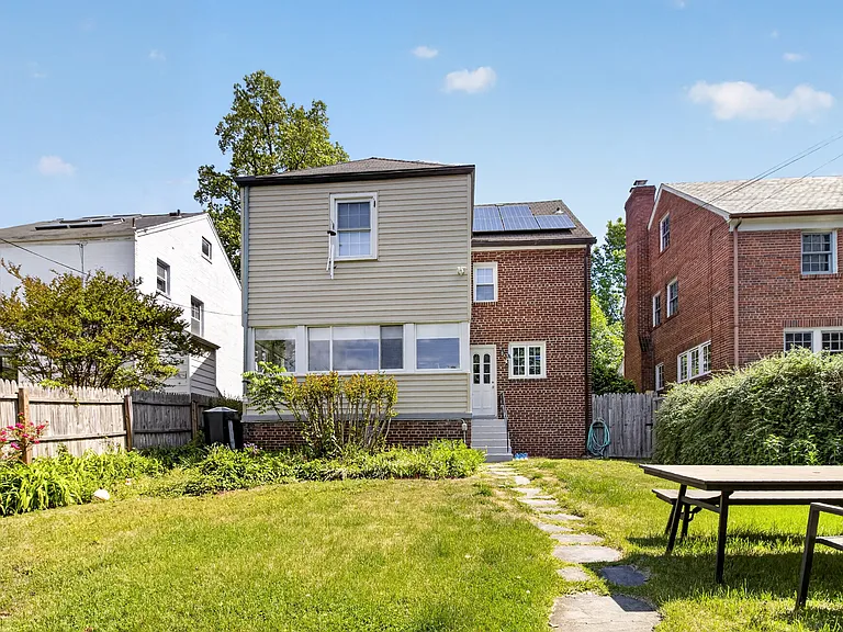 5028 Massachusetts Ave NW — Photo 36