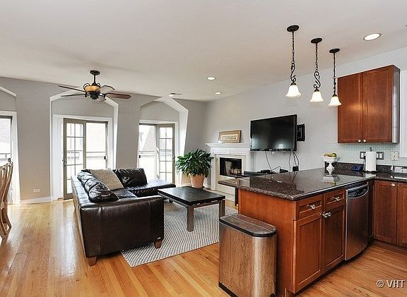 2nd image of 1238 W Diversey Pkwy APT 4