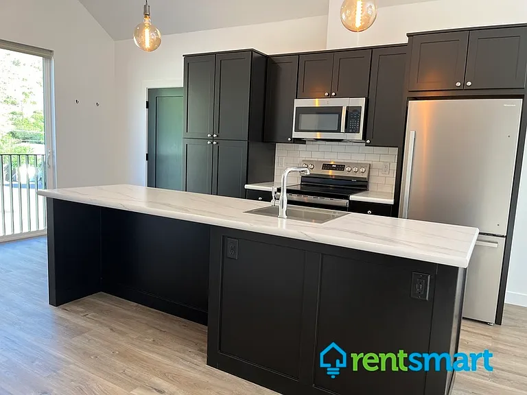 446 Michigan Ave #3 — Photo 9