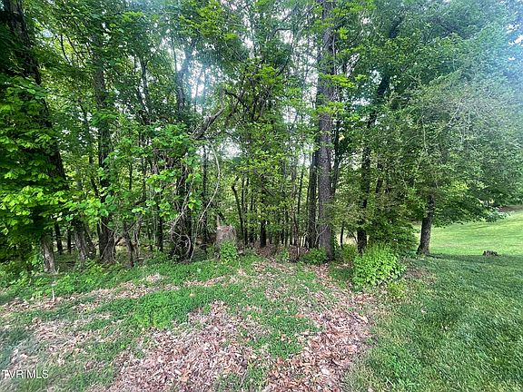4th image of Hillcrest Dr