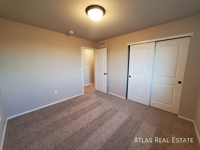708 Finch Dr — Photo 12