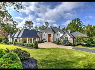 1 Forest View Dr, Gladstone, NJ 07934