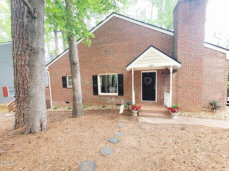 207 Danforth Dr — Photo 36