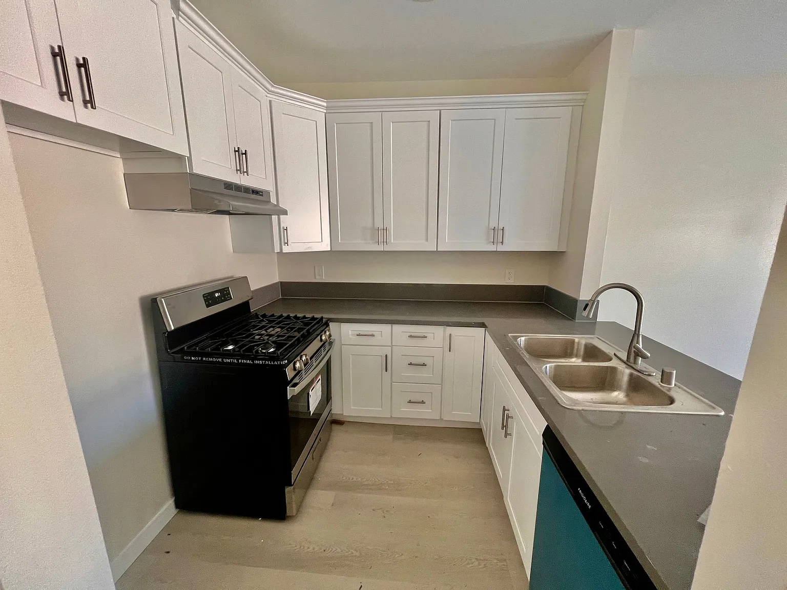 Pinewood Apartments — Photo 1