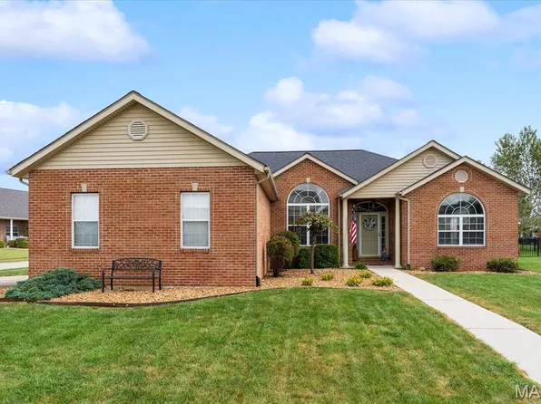 3301 Village Green Ct, Millstadt, IL 62260