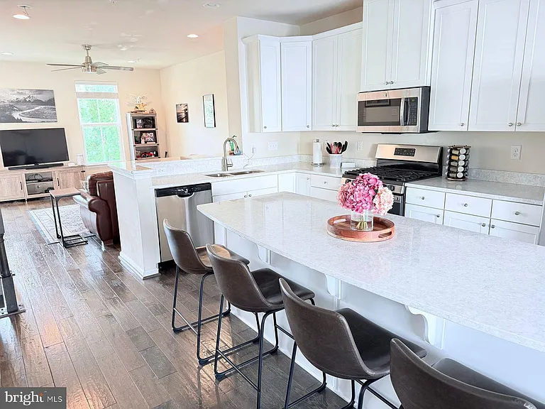 215 Quarry Point Rd — Photo 8