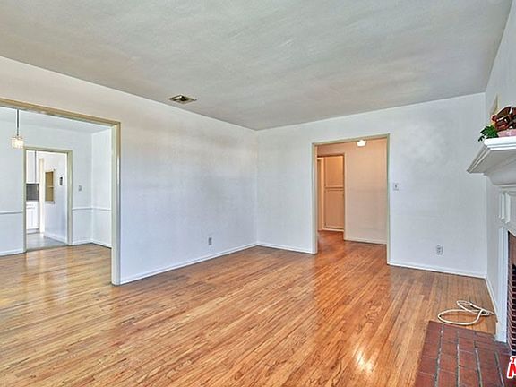3rd image of 2733 Butler Ave