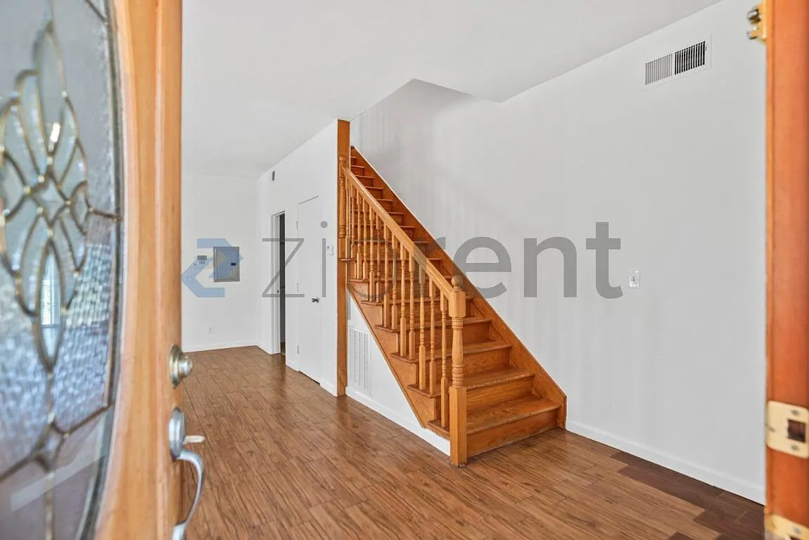 3 bed, 1700 sqft, $3,350 — Photo 4