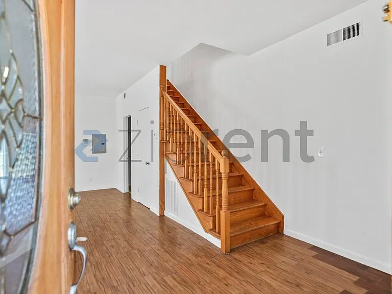 2123 E 25th St — Photo 4