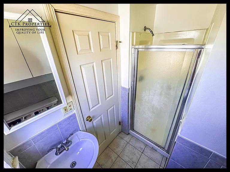 Bath 1F