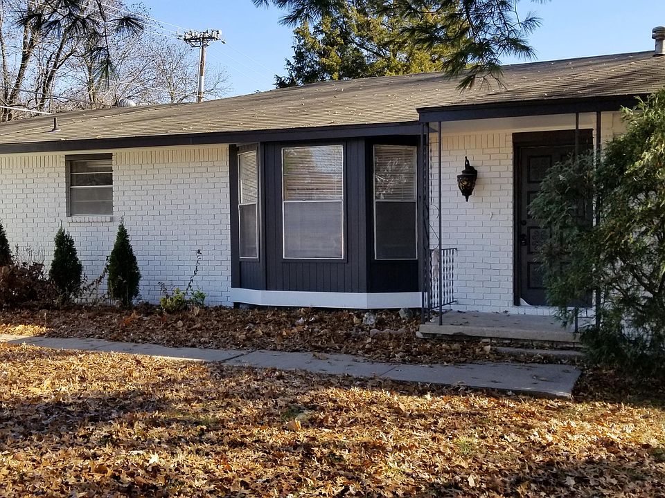 2nd image of 858 N Elm St