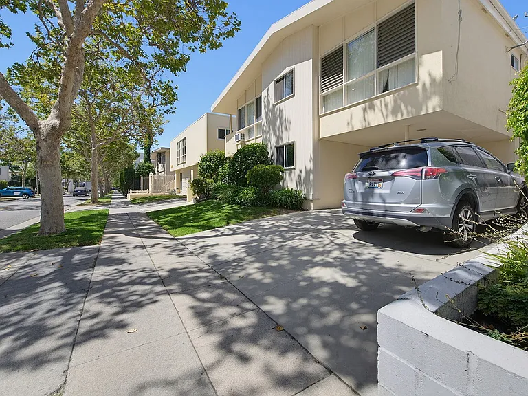 333 S Rexford Dr #7 — Photo 16