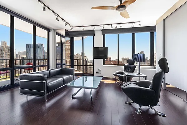 Sold by Stribling | media 18