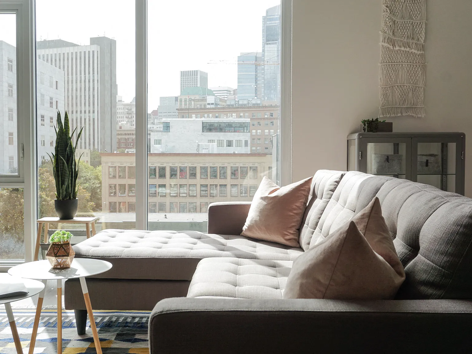 Couch9 — Photo 3