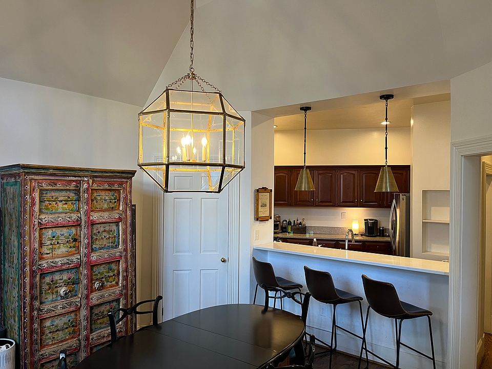 Entry Room/Dining Room with Pass through counter to kitchen