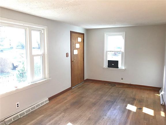 5th image of 224 Brookwood Ave