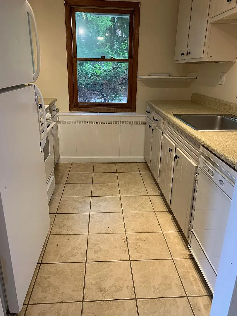 426 Colchester Ave — Photo 1