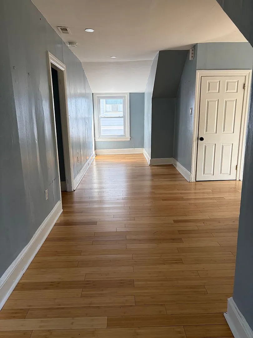 11 Cloverdale Avenue — Photo 4