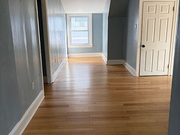 4th image of 11 Cloverdale Ave #2