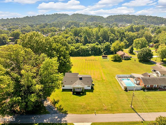 5th image of 204 Adair Dr