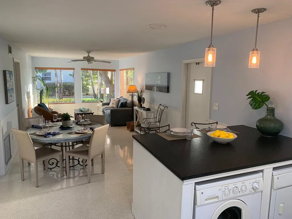 Building Photo - 1501 NE Ocean Blvd #13