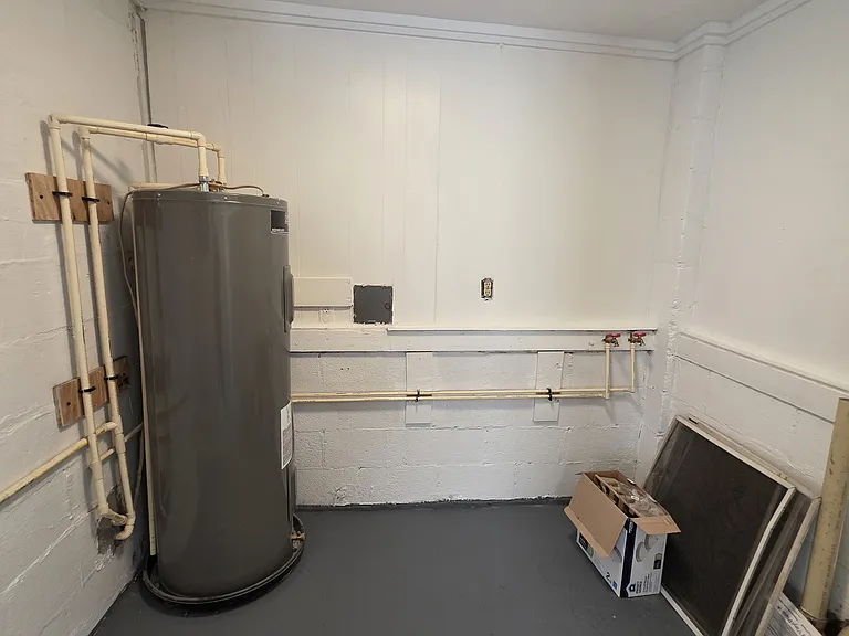 Laundry Room with hookups