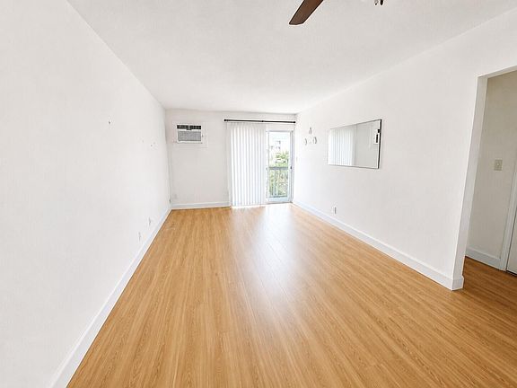 5th image of 510 Lake Shore Dr APT 29
