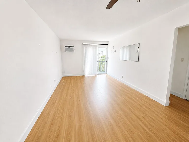 510 Lake Shore Dr #29 — Photo 2