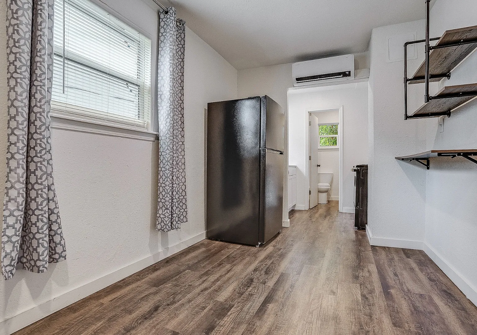 1150 S Quaker Ave - 1150 S Quaker Ave Studio — Photo 3