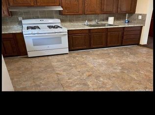 1 Waverly Pl, Valley Stream, NY 11580