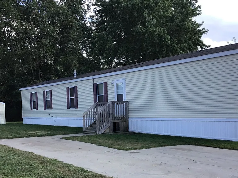 Brookside Manor — Photo 31