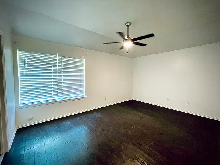 Primary Bedroom-a
