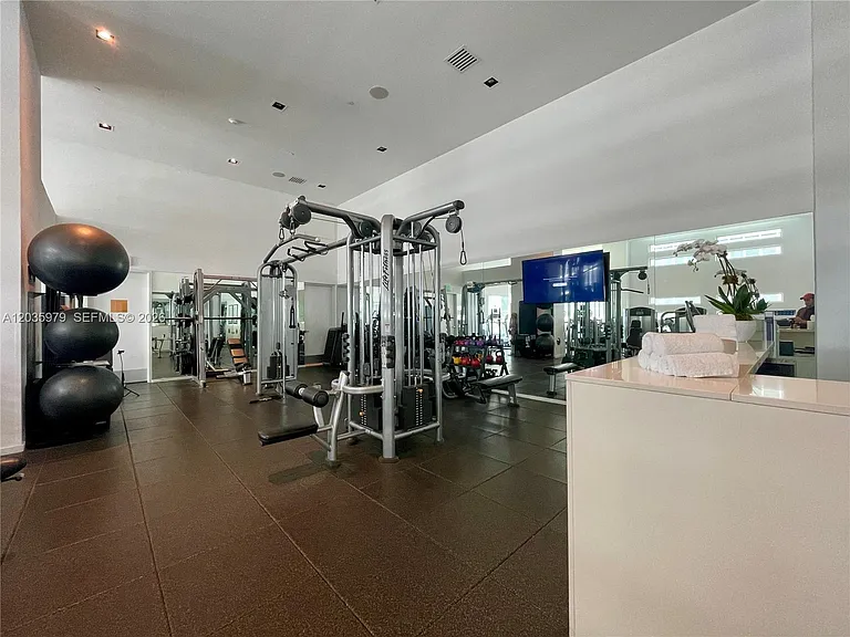 1040 Biscayne Blvd #1105 — Photo 30