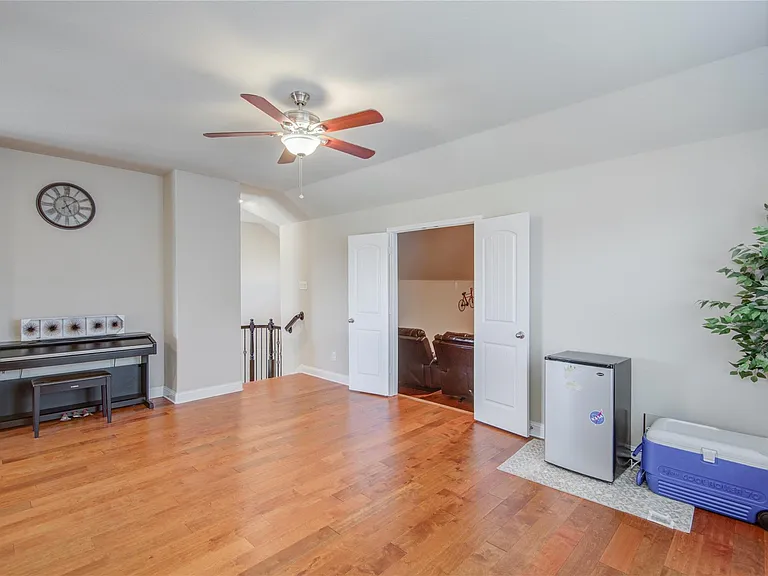 12902 Oak Falls Dr — Photo 37