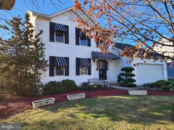 13540 Halifax Dr, Hagerstown, MD 21742