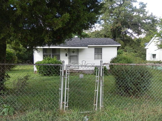 1st image of 406 W End Blvd