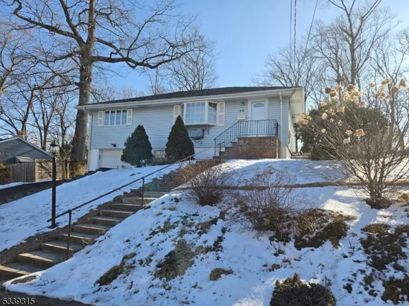 33 Hilltop Ter, Bloomingdale Boro, NJ 07403
