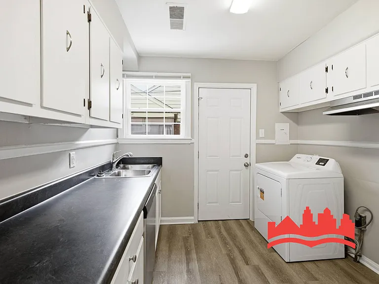 1698 Edward Ave — Photo 13