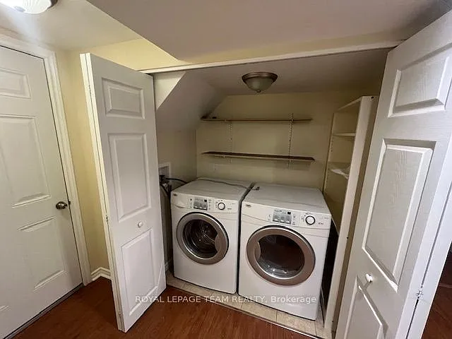 685 Everlasting Cres #B — Photo 14