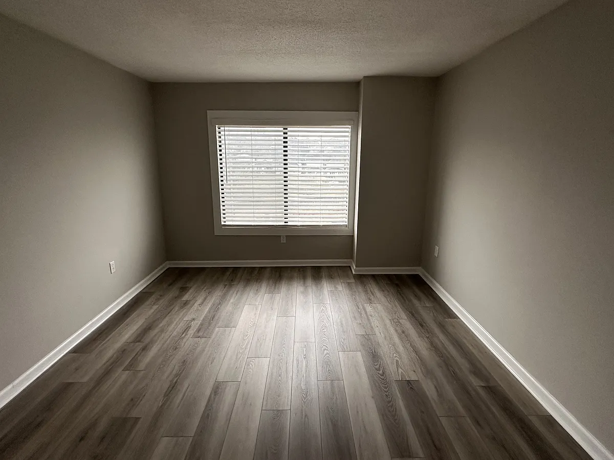Building Photo - 1600 Park Cir #709