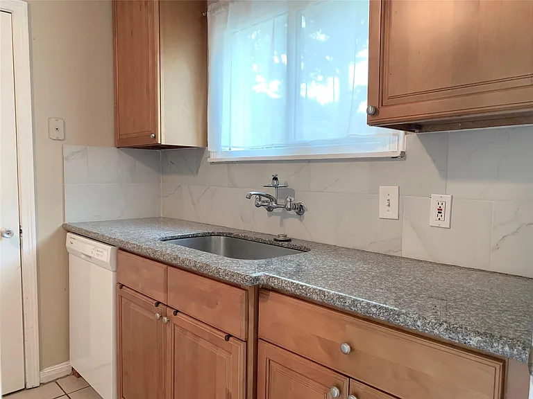 307 Avondale St #1 — Photo 8