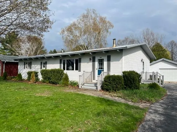206 N 16th Pl, Sturgeon Bay, WI 54235