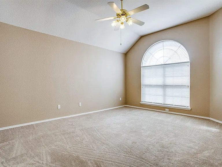 1402 Sunshine Dr — Photo 26