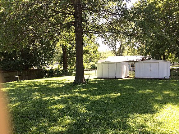 4th image of 5821 Sloan Ave