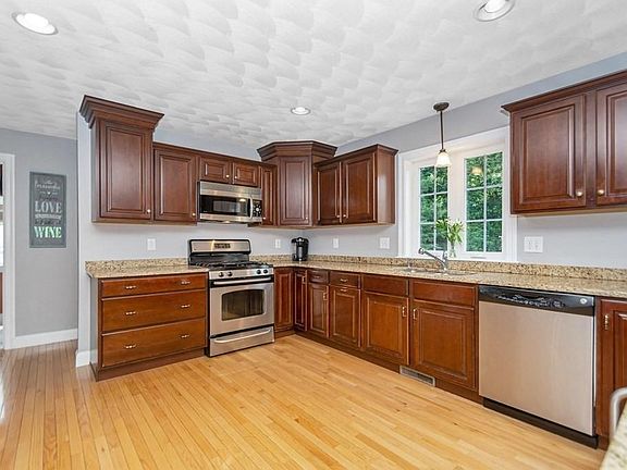 2nd image of 140 Prospect Hill Dr
