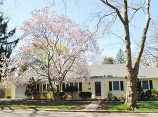 16 Devonshire Pl, Huntington Station, NY 11746