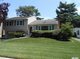 29 Avalon Rd, Garden City, NY 11530