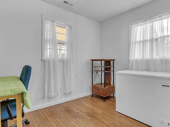 5th image of 1460 Thomas Ln